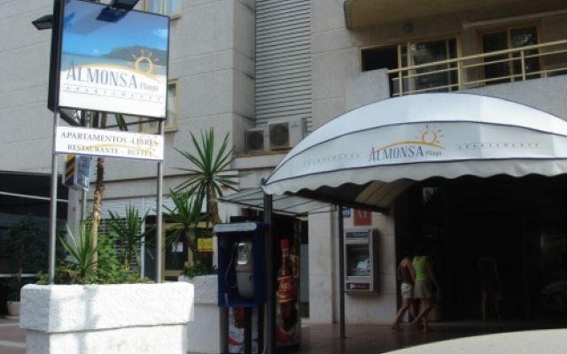 Отель Aparthotel Almonsa Platja Испания, Салоу - 6 отзывов об отеле, цены и фото номеров - забронировать отель Aparthotel Almonsa Platja онлайн вид на фасад