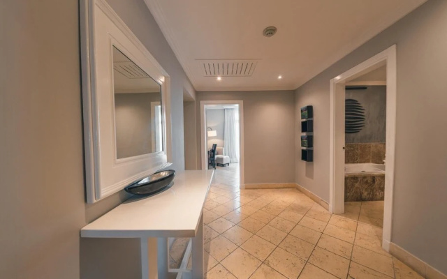 Spacious One-bedroom at Fishing Lodge w Balcony D59
