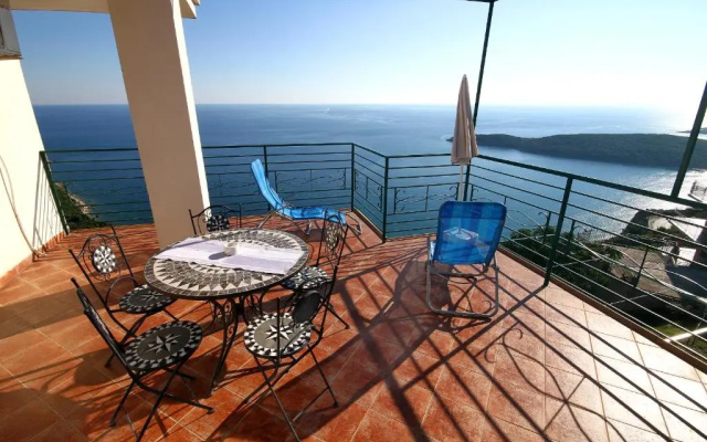 Lighthouse Apartments