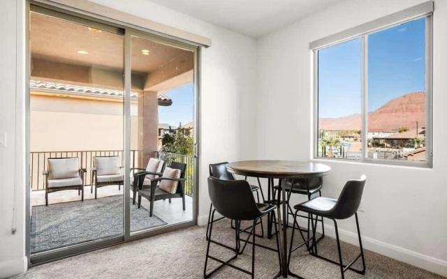 Desert Solitaire #101 6 Bedroom Townhouse