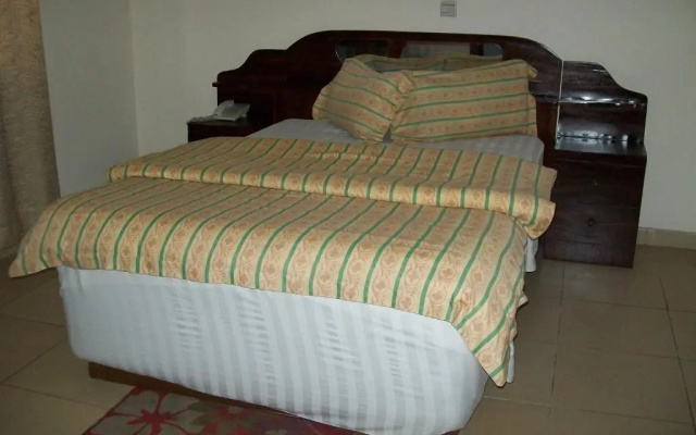 Ampomaah Hotel