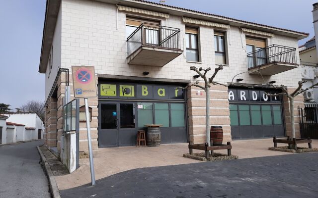 Отель Hostal Ardoi вид на фасад