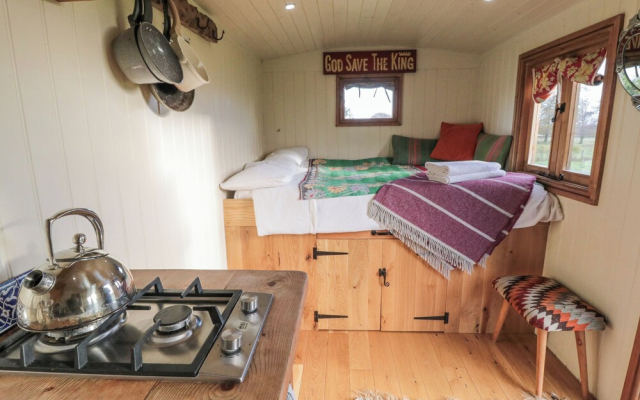 Honeysuckle Hut, Potto Grange Farm