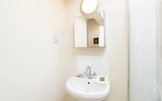 Spacious 2BR Apartment in Shoreditch