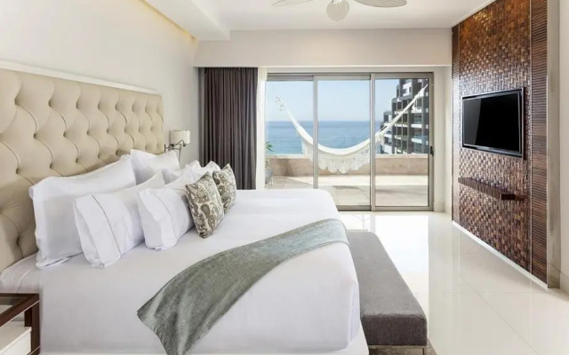 Luxe 2 BR Condo on the Beach