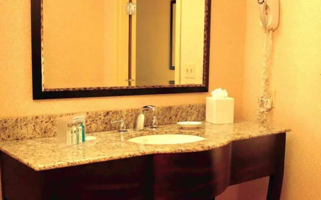 Hampton Inn & Suites Center