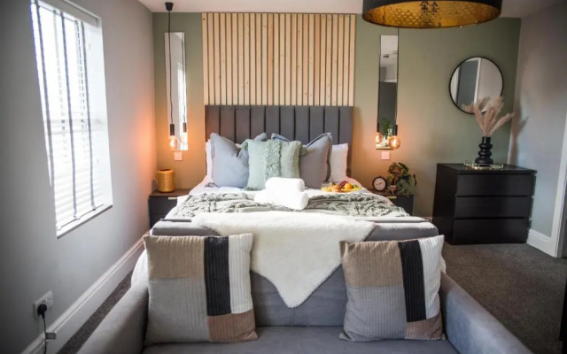 Derby's Beach Suites by Sasco Apartments