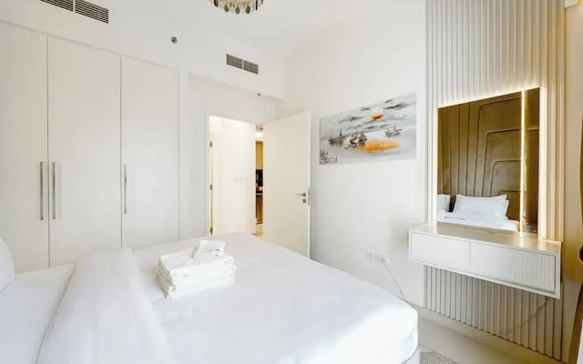 Stayis- 1 BR Spacious & Luxury Apartment