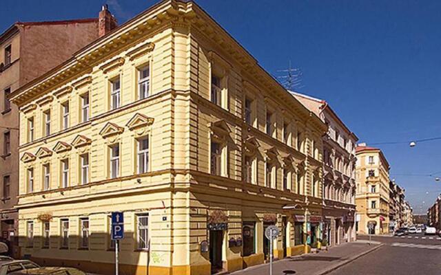 Отель Capri House Чехия, Прага - 10 отзывов об отеле, цены и фото номеров - забронировать отель Capri House онлайн вид на фасад