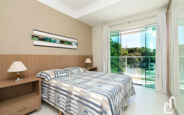 Triplex Com 03 Suítes E Hidromassagem