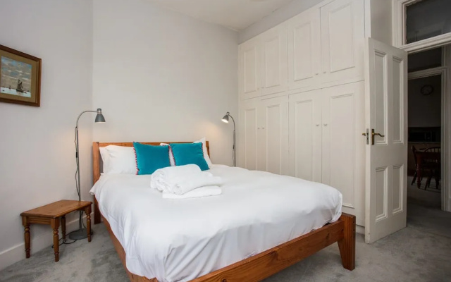 3 Bedroom Apartment by Battersea Park