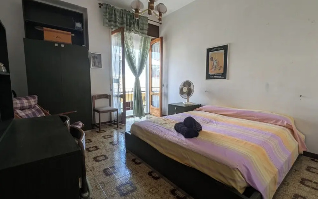 Sicilian Apt in Donnalucata-sleeps 4- 2 Min Beach