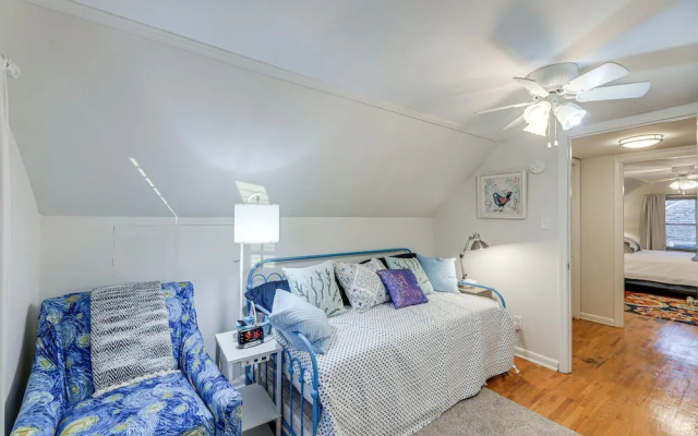 Lovely Lexington Home: 4 Mi to Downtown!