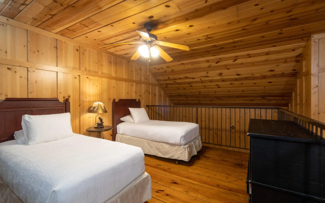 Lodges At Maple Creek Cond