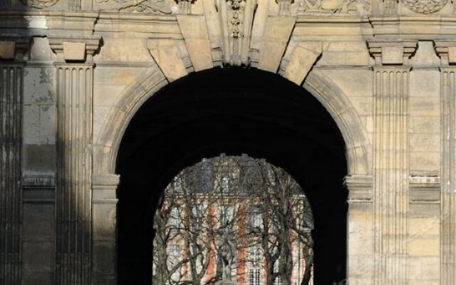 Отель Boutique Hotel de la Place des Vosges Франция, Париж - отзывы, цены и фото номеров - забронировать отель Boutique Hotel de la Place des Vosges онлайн вид на фасад