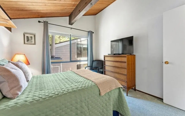 Raccoon Roost 3 Bedroom Condo by RedAwning