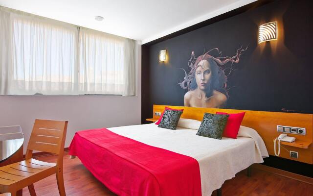 Hotel Plaza Inn вид на фасад