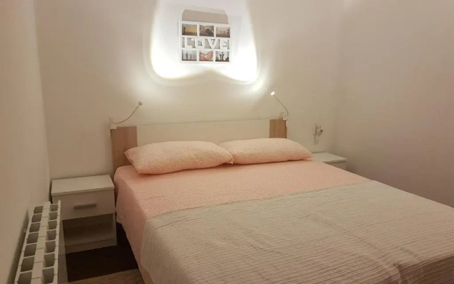Miran odmor u srcu Pule! Apartman Iva 60m2.