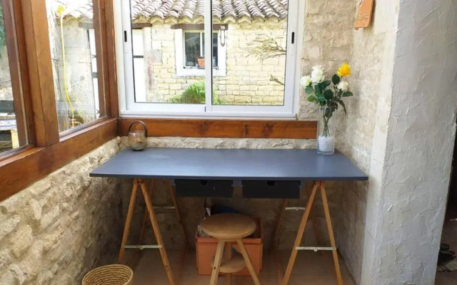 Maison d'une chambre avec jardin clos et wifi a Sigogne