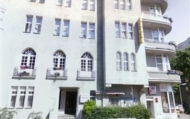Hotel Bellevue am Kurfürstendamm вид на фасад