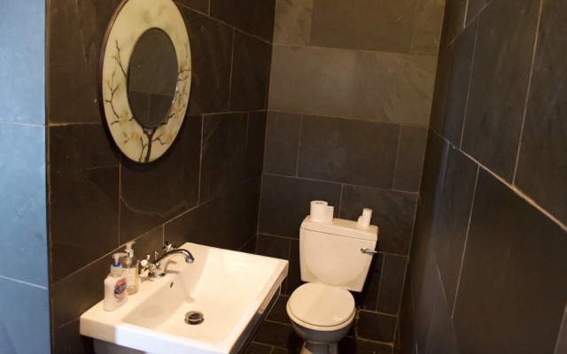 2 Bedroom Apartment With Free Parking
