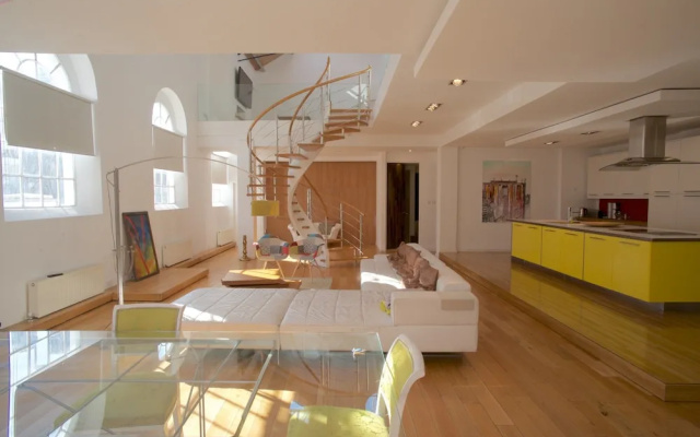Modern Home In Greenwhich