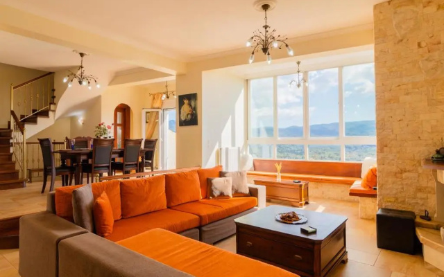Villa Dinos