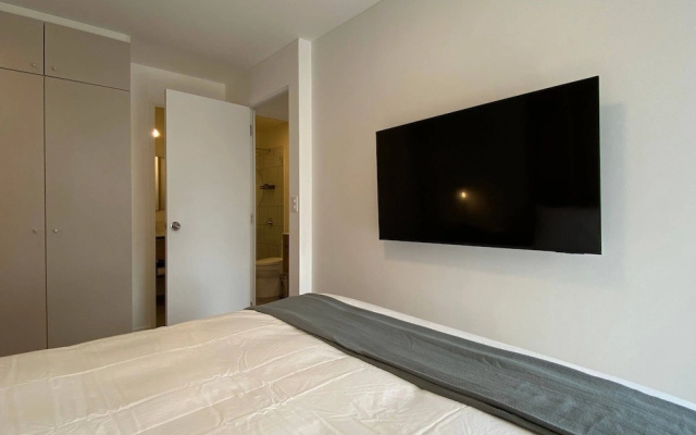 w Modern Bright 2BR w Balcony in Miraflores