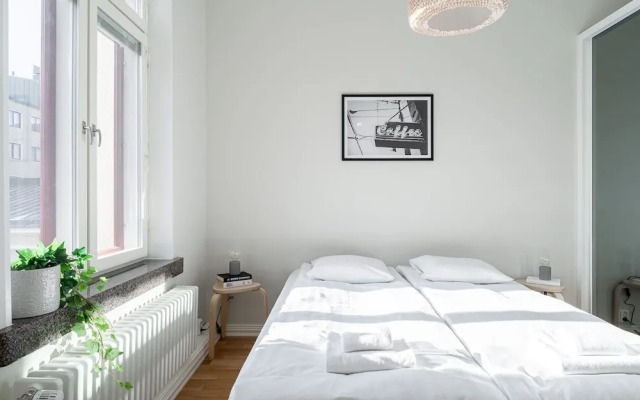 Main Square Renovated Apt, Sauna and Parking