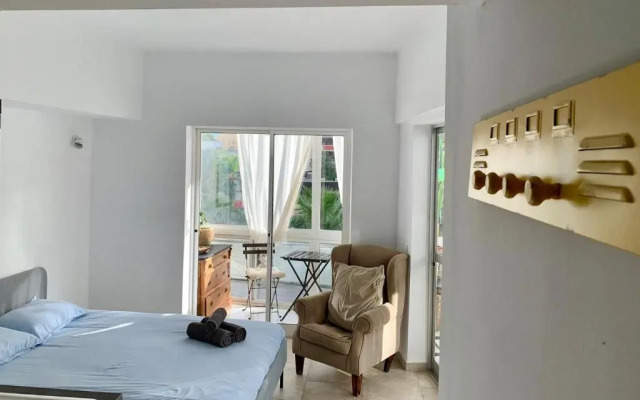 Begonia City Center Apartment 230