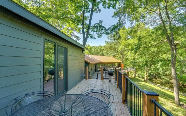 Waterfront Escape: Ozarks Home + Guest House!