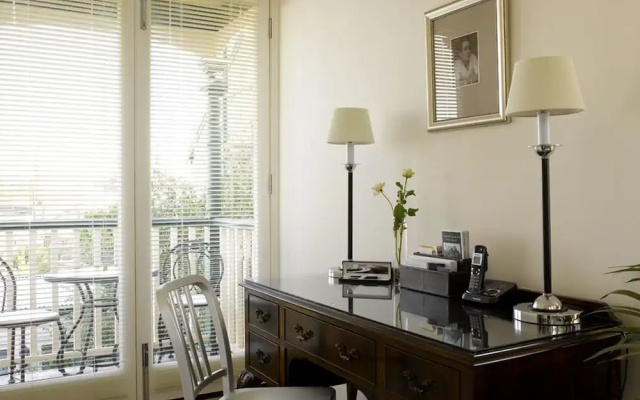 Andre's Mews Luxury Serviced Apartments