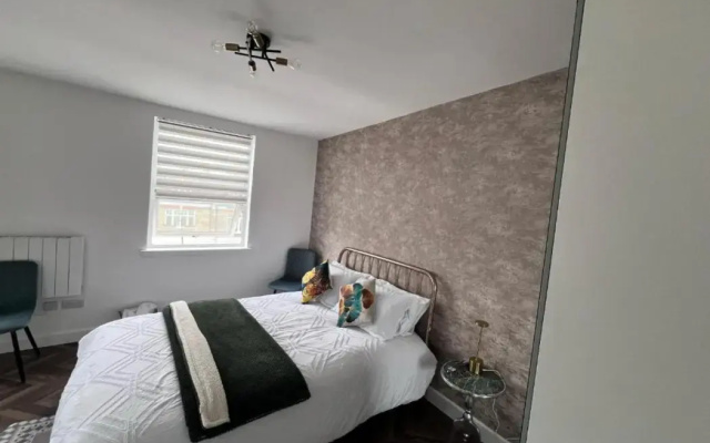 Dalston Luxe Studios (3 Miles away from Liverpool Train Station)