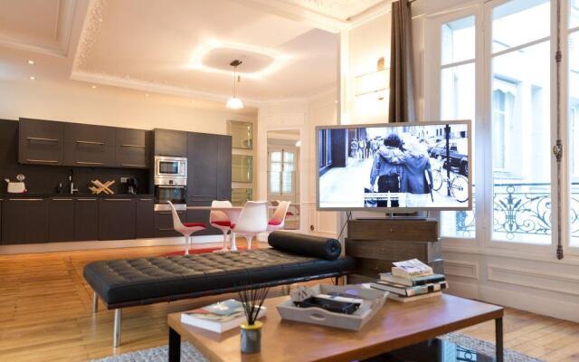 Отель Spacious apartement 2 bedrooms Париж комната для гостей