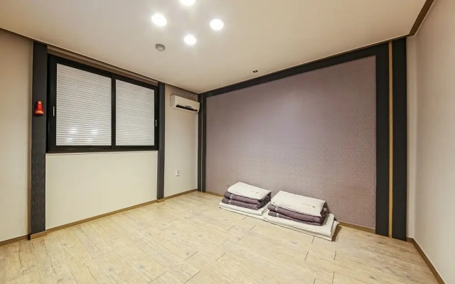 Gunsan Khan