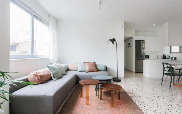 Stylish & perfectly located apartment, (Ermou st)