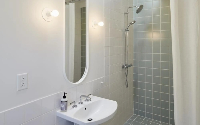 Guest House Raleigh - Adults Only