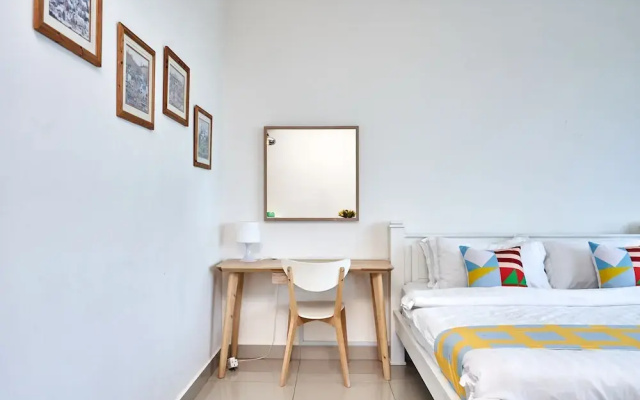 OYO Home 44001 Elegant Studio Setia Alam Trefoil