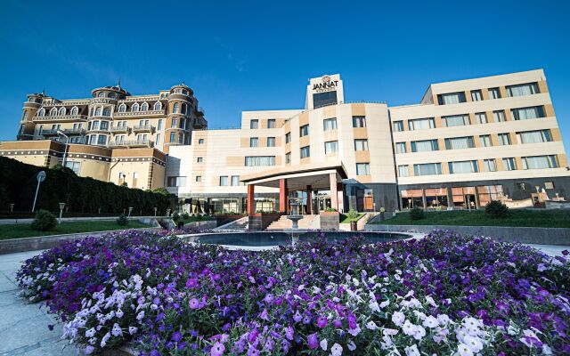 Отель Jannat Regency Бишкек вид на фасад