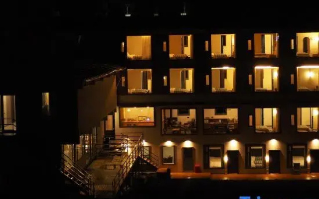 YESTAY Snow Mountain View Hotel