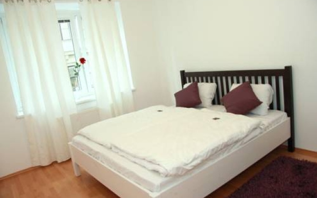 Livingston Apartment Premium