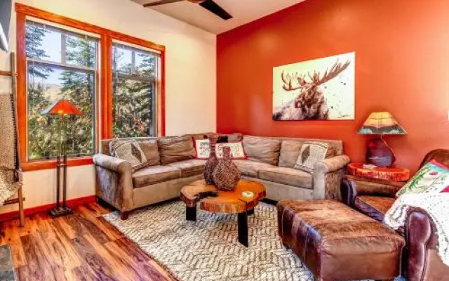 Eagle Springs East 101: Red-Wing Suite