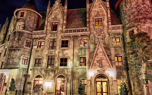 Отель Mercure Danang French Village Bana Hills Вьетнам, Дананг - отзывы, цены и фото номеров - забронировать отель Mercure Danang French Village Bana Hills онлайн вид на фасад