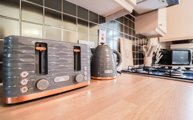 2 Bed Apartment in Russell Square