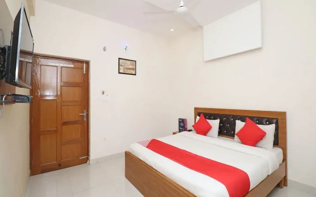 Chandra Palace By OYO Rooms