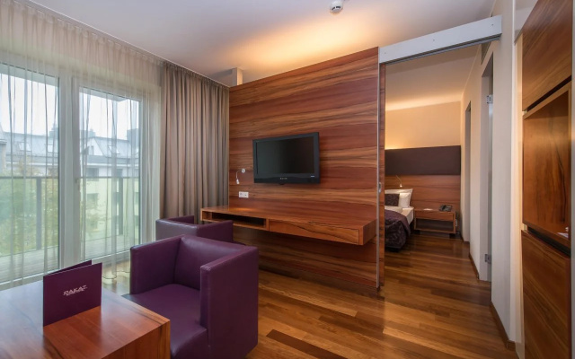 Pakat Suites