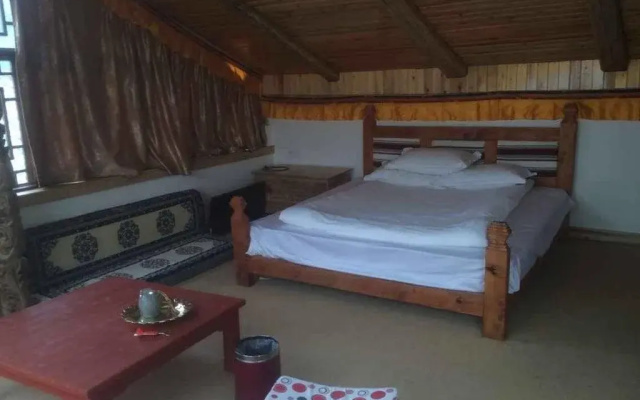 Yueliang Zhishang Hostel