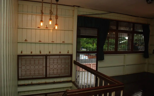 ME HUG Hostel&Restaurant
