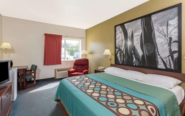 Super 8 by Wyndham Cresco IA