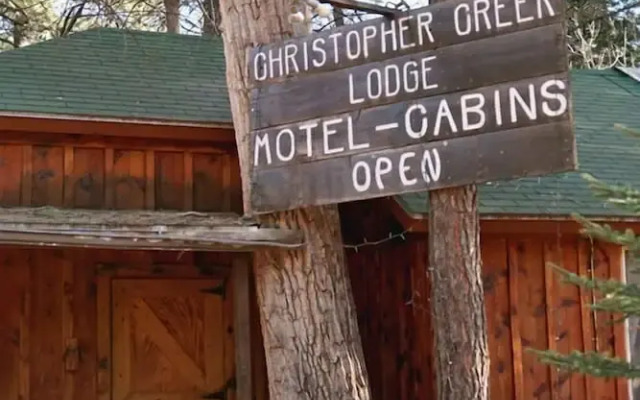Christopher Creek Lodge